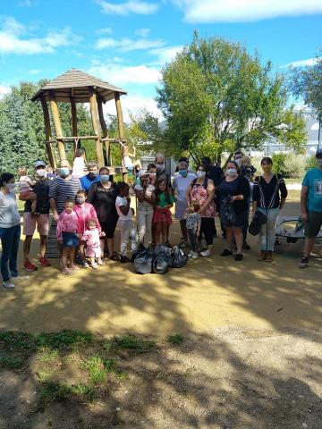 30/08/2020 - Action de nettoyage du parvis de l'école Olympe de Gouges et du parc Belvédère, veille de rentrée scolaire 2020/2021