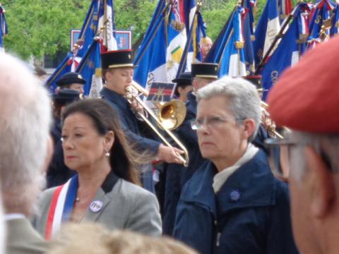 Madame DARIEUSESQ Ministre en charge des combattants et Mme le Maire du 8° arrondossement