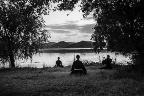 Stage été au Salagou : méditation du soir II