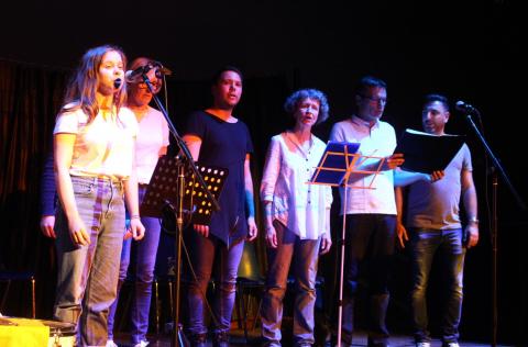 Choeur interprétant Bohemian Rhapsody, lors d'un concert à Combaillaux