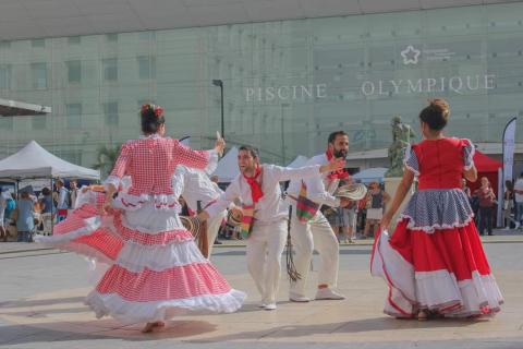 Danseurs lors d'une représentation pour la foire des associations