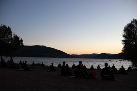 Stage été au Salagou : méditation du soir