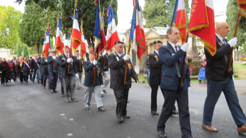 Mise en place des porte-drapeaux et des autorités