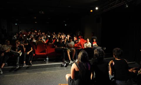 débat avec des lycéens à la suite du spectacle sur les droits des femmes