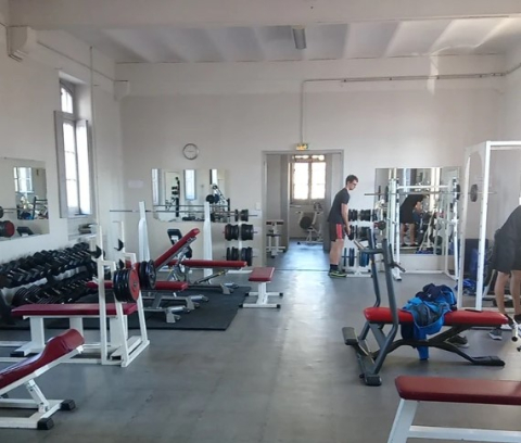 salle de muscu dans le bâtiment ou se déroule aussi le fitness