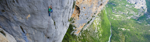 Photo : un grimpeur sur la paroie du Verdon