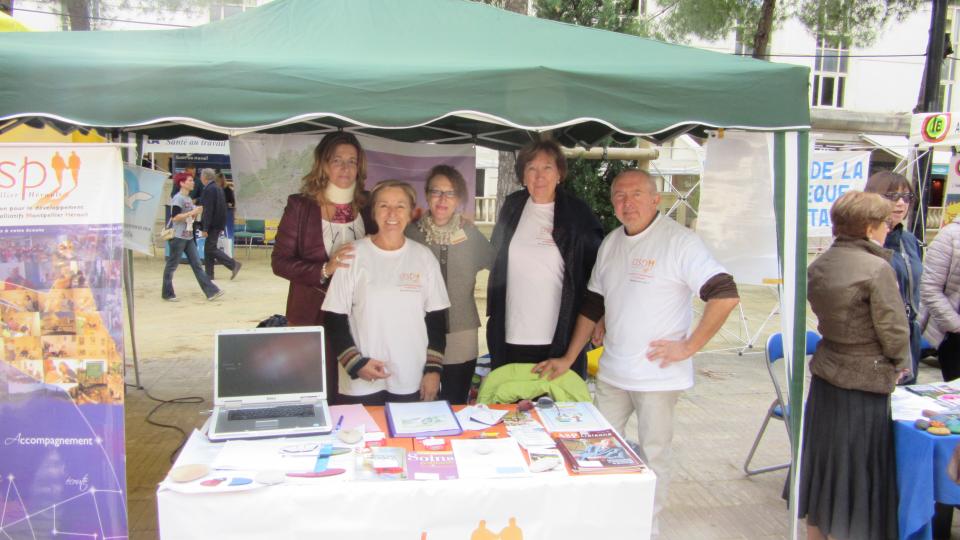 Bénévoles sur le stand de la Foire aux associations