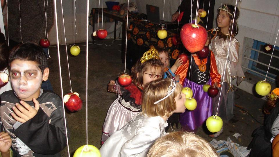 Fêtes traditionnels échanges culturels et linguistiques pour les enfants