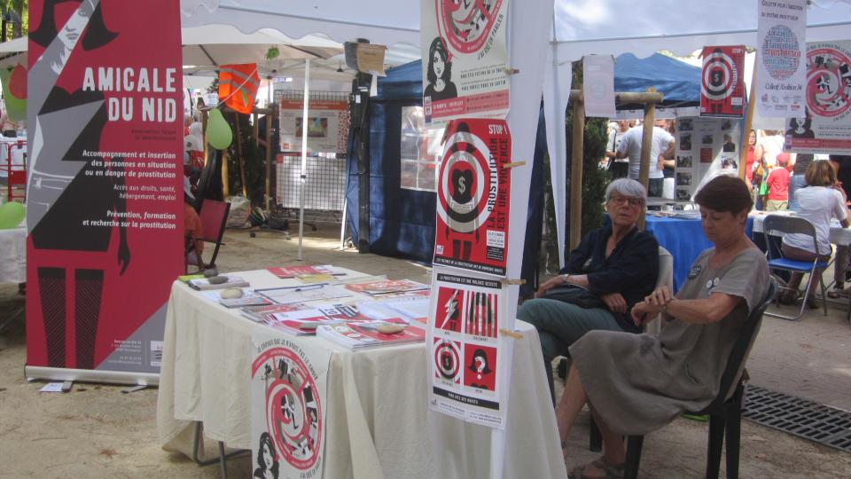 Stand de l'Amicale du Nid 34 sur la place de la Comédie le 8 mars 2020